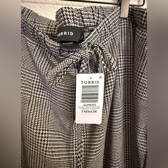 NWT TORRID High-Rise Wide Leg Pull-On Crepe Pant - Picture 3 of 8